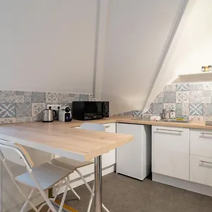 Grand Place And Equipped Studio! Apartment