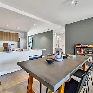 Chic, 2 Bed With Mountain Views! Walk To The Waterfront! , Cape Town South Africa